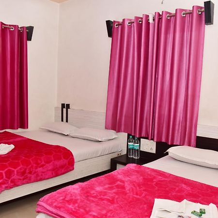 Hotel Temple Sai 쉬르디 외부 사진