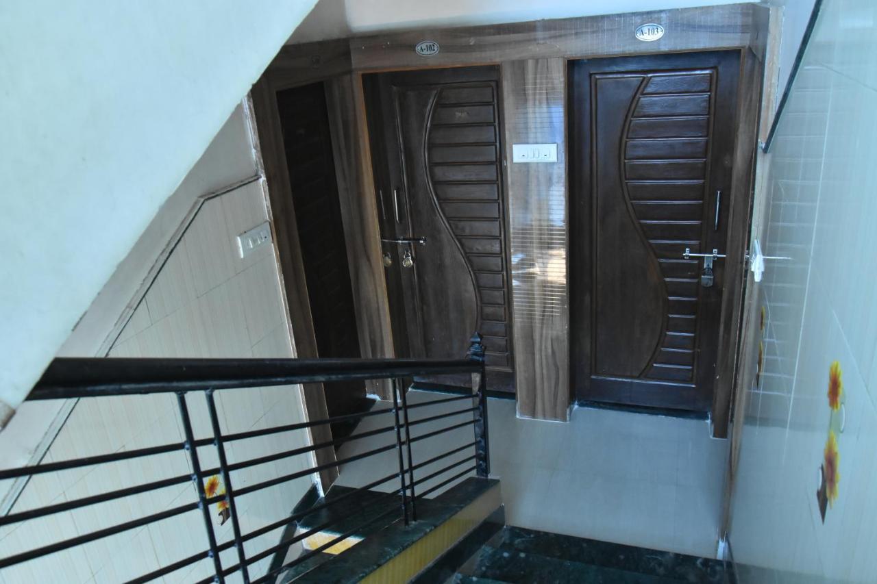 Hotel Temple Sai 쉬르디 외부 사진