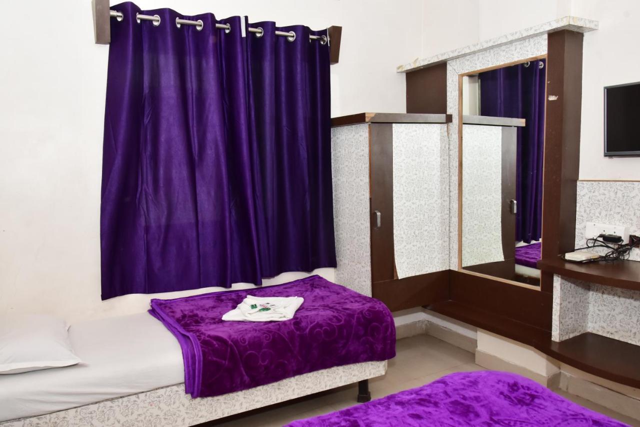 Hotel Temple Sai 쉬르디 외부 사진