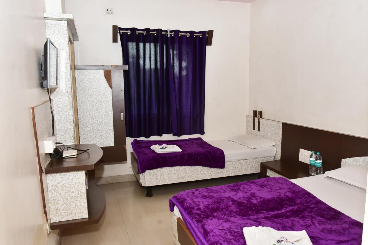 Hotel Temple Sai 쉬르디 외부 사진