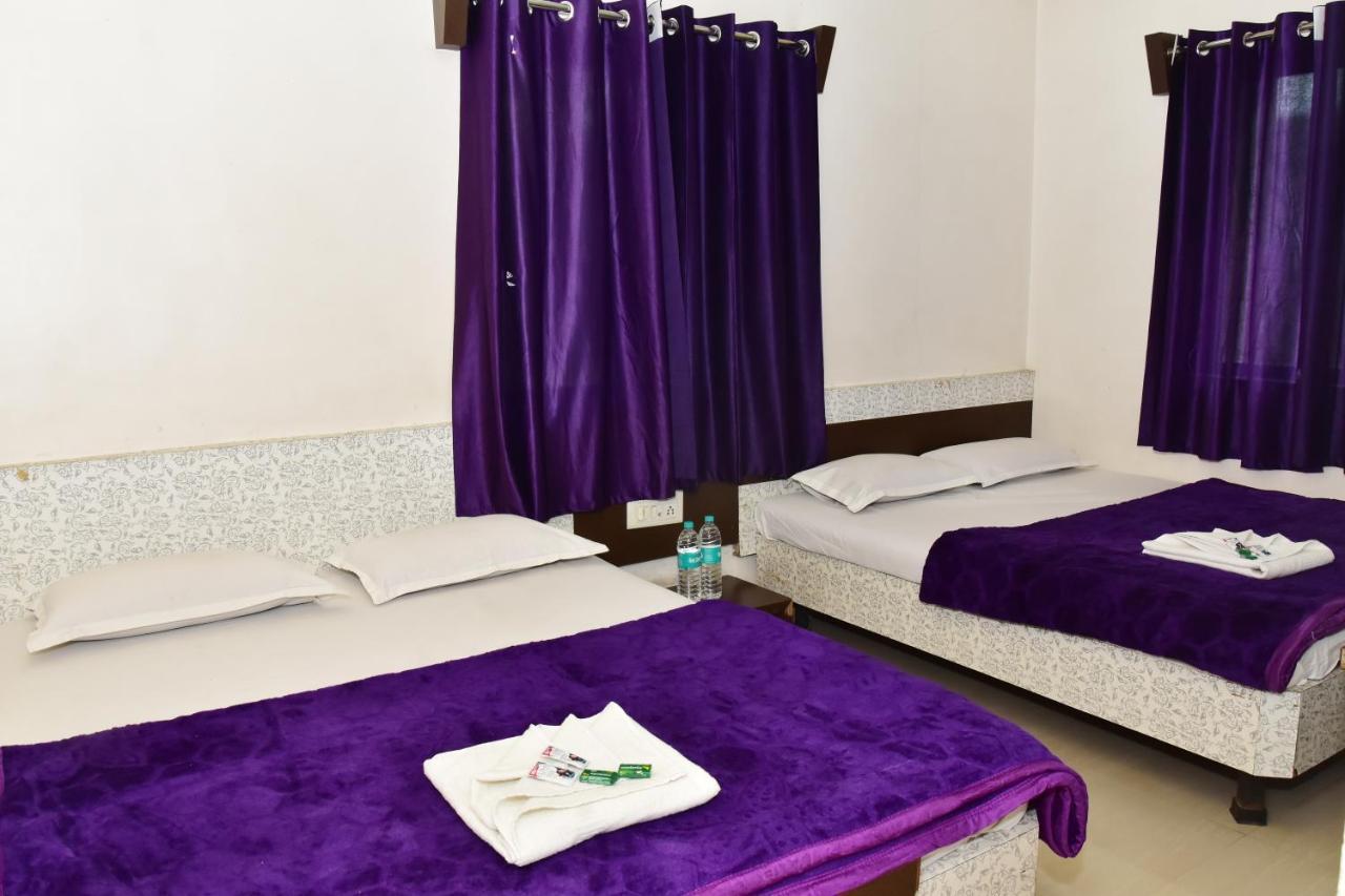 Hotel Temple Sai 쉬르디 외부 사진