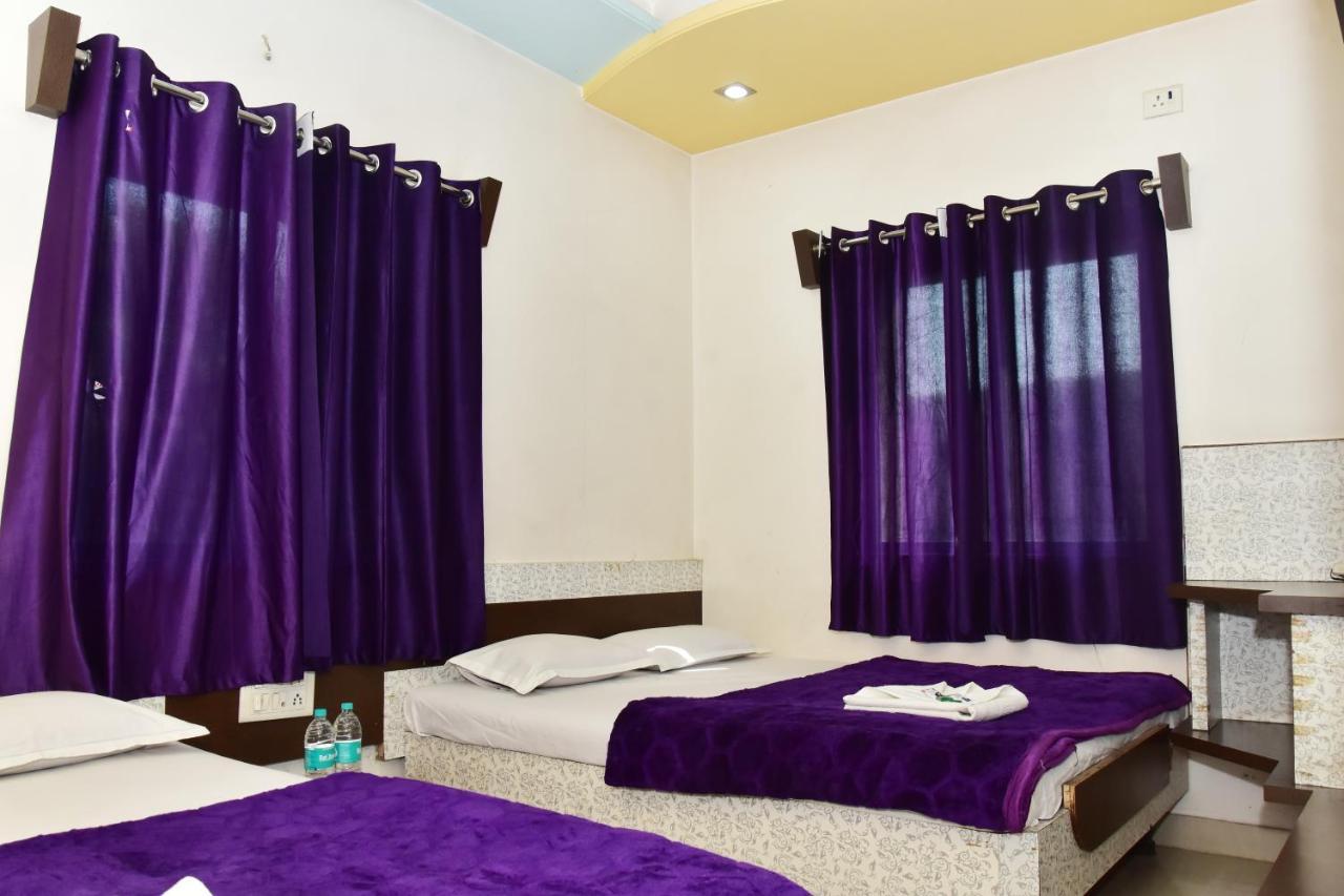 Hotel Temple Sai 쉬르디 외부 사진