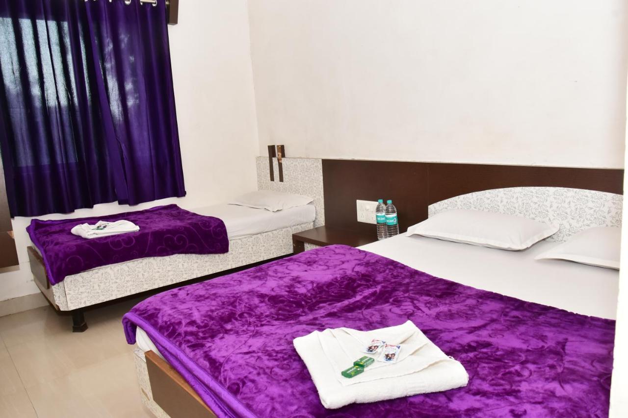 Hotel Temple Sai 쉬르디 외부 사진