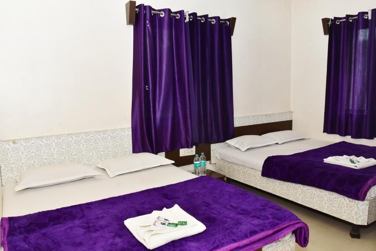 Hotel Temple Sai 쉬르디 외부 사진