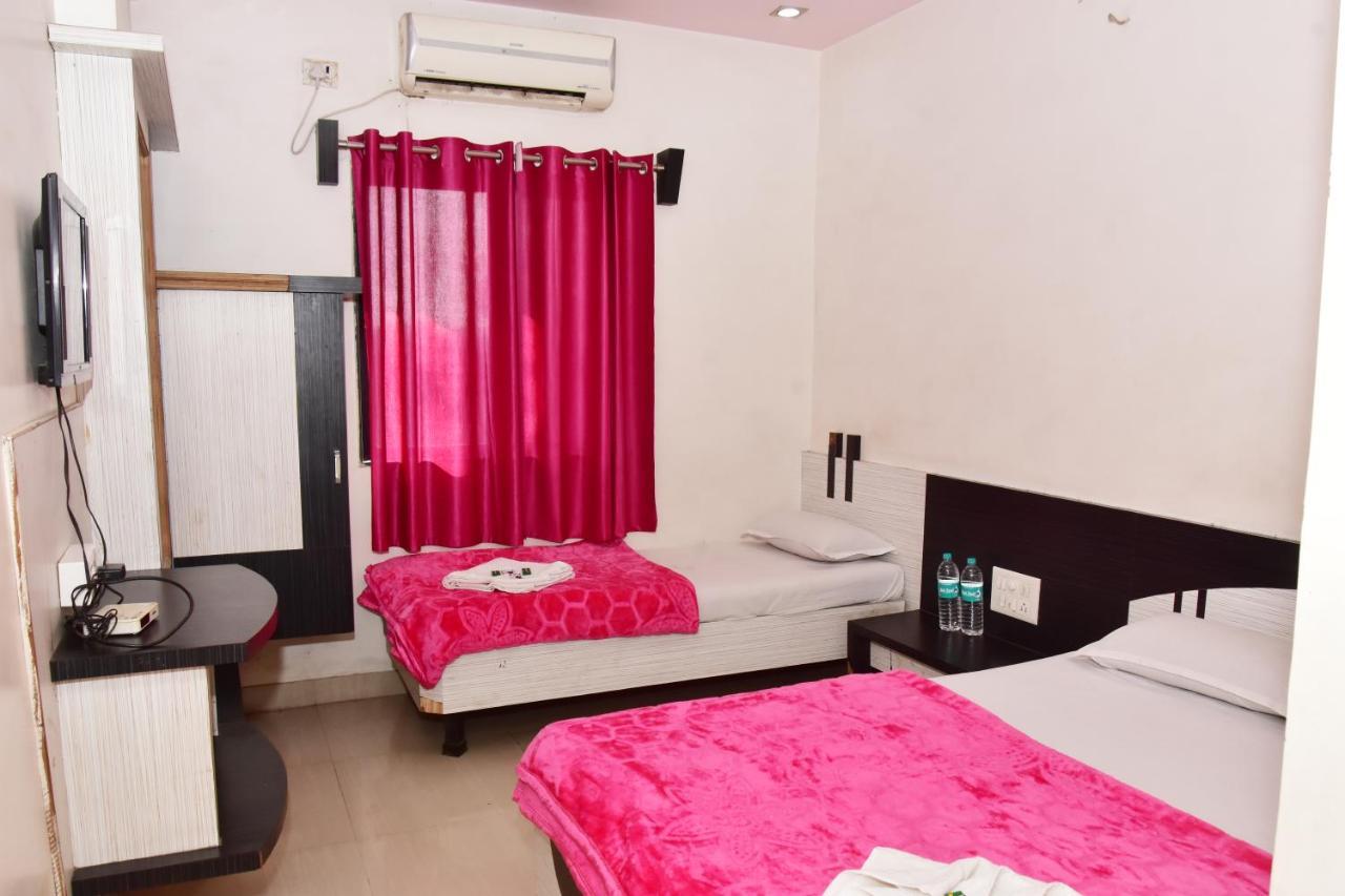 Hotel Temple Sai 쉬르디 외부 사진