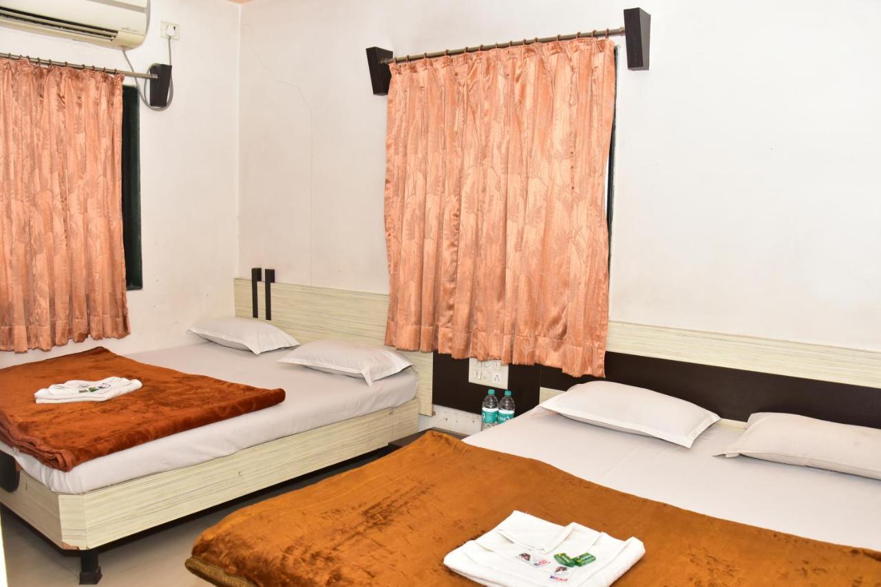 Hotel Temple Sai 쉬르디 외부 사진