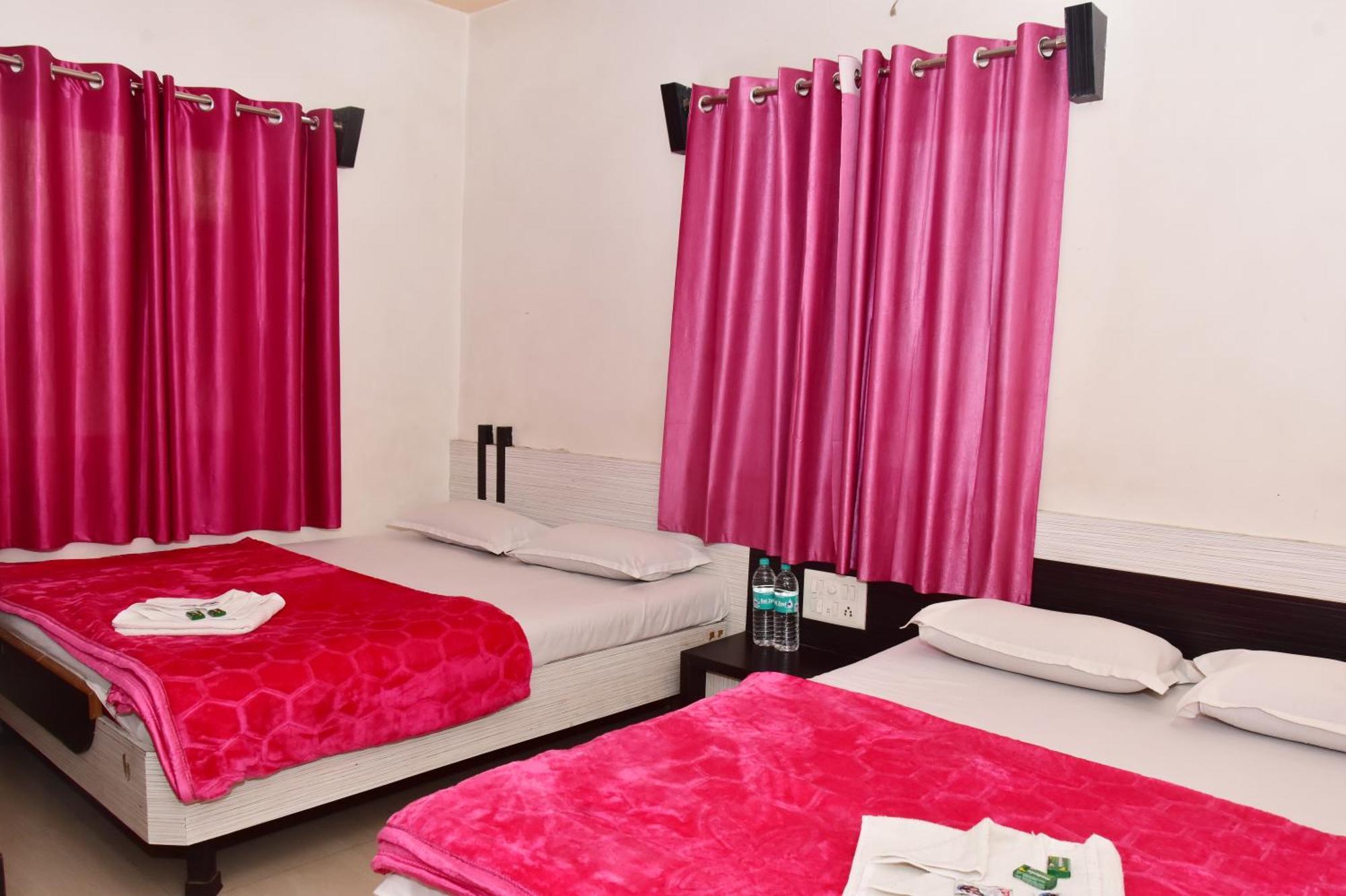 Hotel Temple Sai 쉬르디 외부 사진